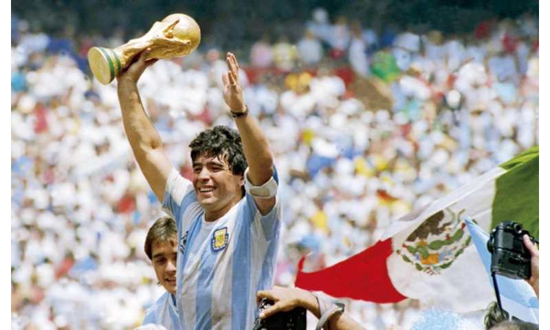 Cầu thủ hay nhất mọi thời đại - Diego Maradona